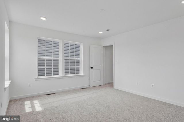 5721 HOWARD DR, Glen Burnie, MD 21061