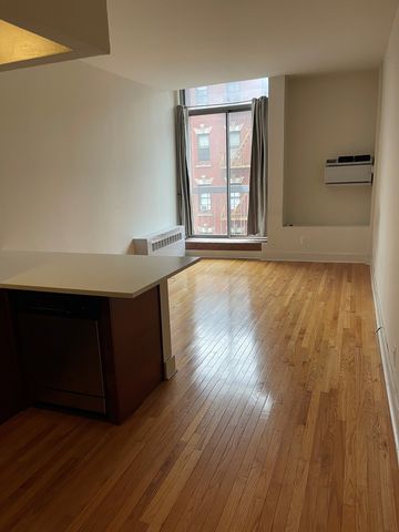 184 Thompson St Apt 3O, New York City, NY 10012