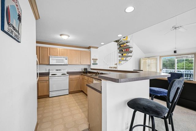 2126 Landings LANE, Delavan, WI 53115