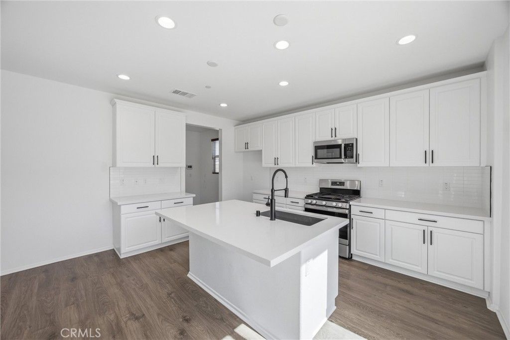 Image 11 of property listing at 8844 Glencliff Avenue, Hesperia, CA 92345