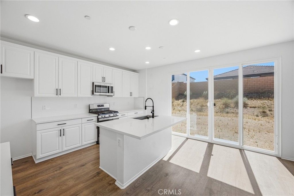 Image 12 of property listing at 8844 Glencliff Avenue, Hesperia, CA 92345