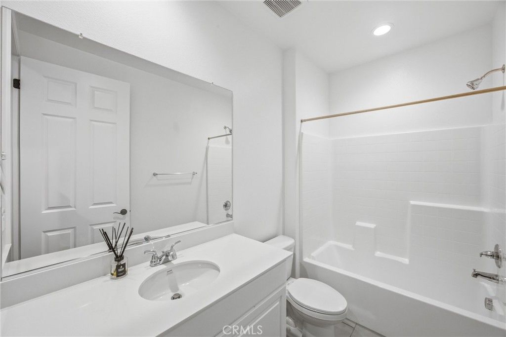 Image 21 of property listing at 8844 Glencliff Avenue, Hesperia, CA 92345