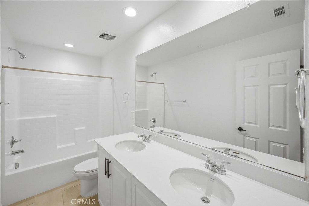 Image 33 of property listing at 8844 Glencliff Avenue, Hesperia, CA 92345