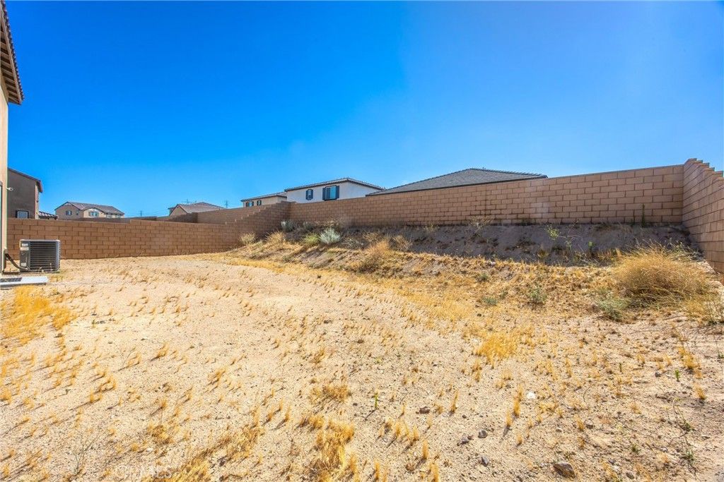 Image 43 of property listing at 8844 Glencliff Avenue, Hesperia, CA 92345