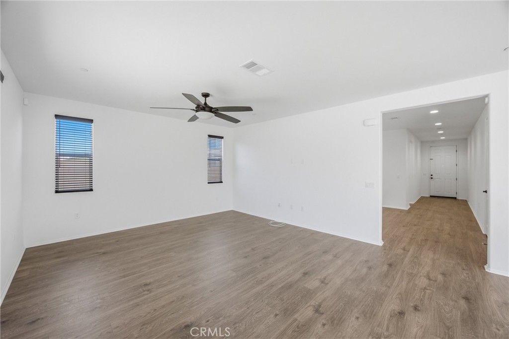 Image 5 of property listing at 8844 Glencliff Avenue, Hesperia, CA 92345