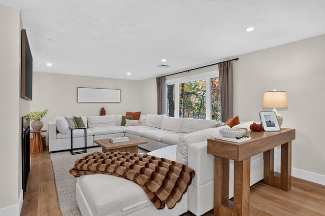 91 Hartwell Ave, Littleton, MA 01460