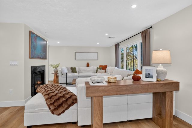 91 Hartwell Ave, Littleton, MA 01460