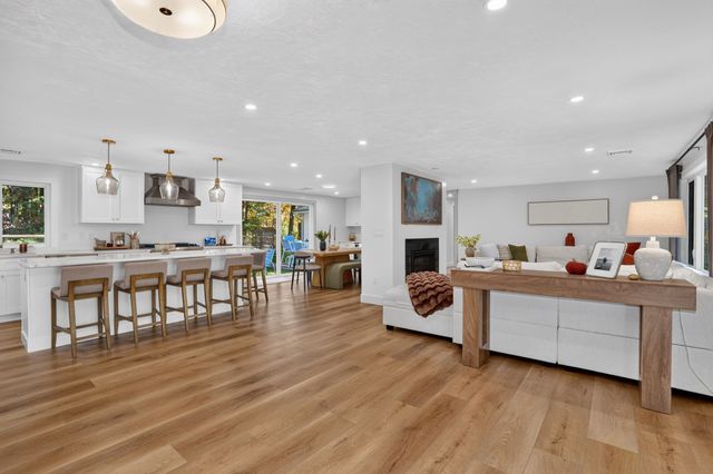 91 Hartwell Ave, Littleton, MA 01460