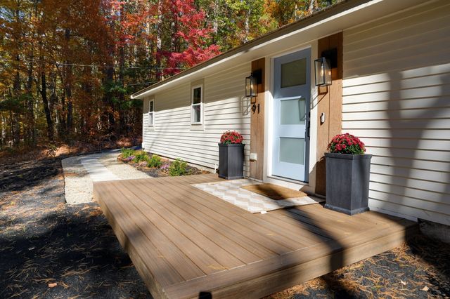 91 Hartwell Ave, Littleton, MA 01460