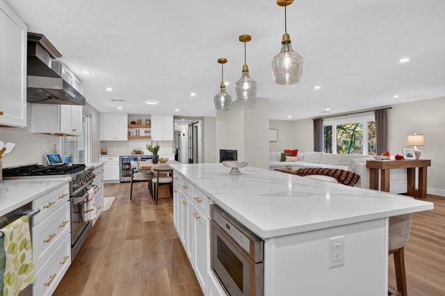 91 Hartwell Ave, Littleton, MA 01460