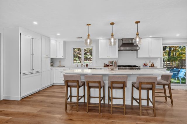 91 Hartwell Ave, Littleton, MA 01460
