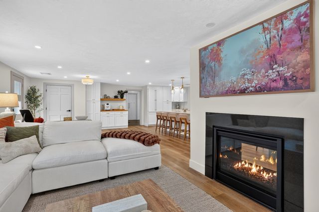 91 Hartwell Ave, Littleton, MA 01460