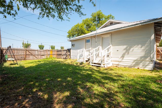 1909 Sycamore Street, Commerce, TX 75428