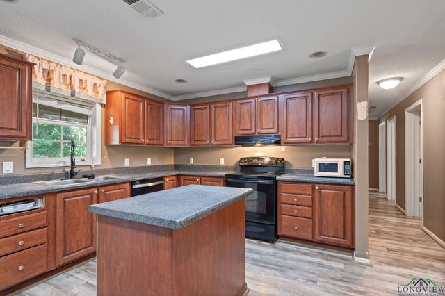 220 Union Grove Cemetery RD, Gladewater, TX 75647