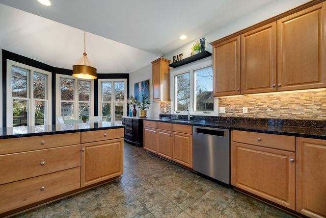 5315 Woodland Pond Lane, Loves Park, IL 61111