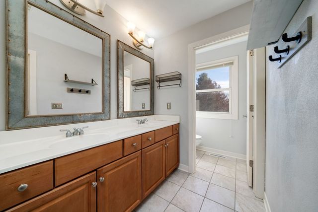 5315 Woodland Pond Lane, Loves Park, IL 61111