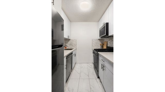 210 E 15th St Apt 9L, New York City, NY 10003