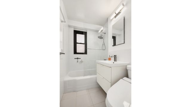 210 E 15th St Apt 9L, New York City, NY 10003