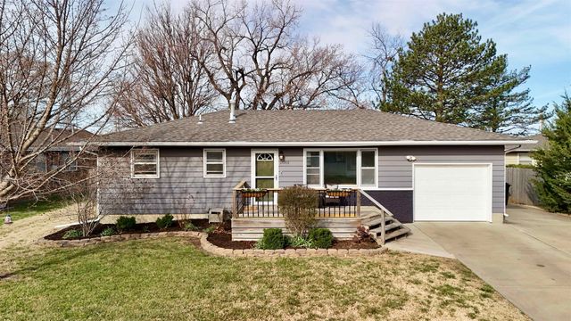 2082 Shalimar Dr, Salina, KS 67401