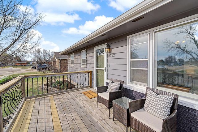 2082 Shalimar Dr, Salina, KS 67401