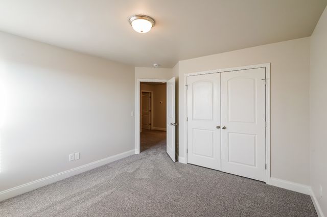 1009 Ellington Dr, Gallatin, TN 37066