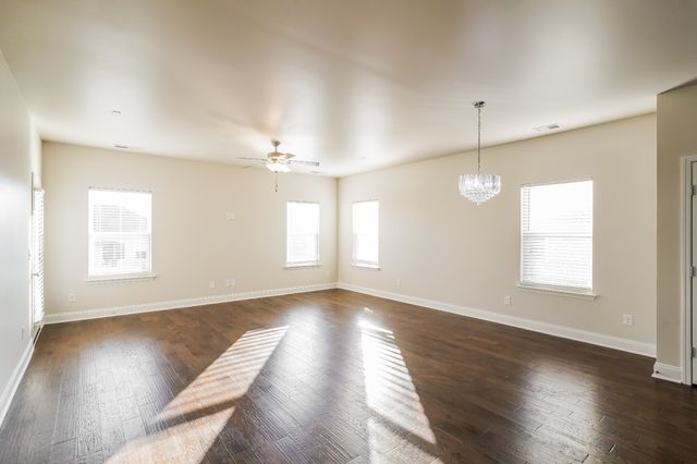 1009 Ellington Dr, Gallatin, TN 37066