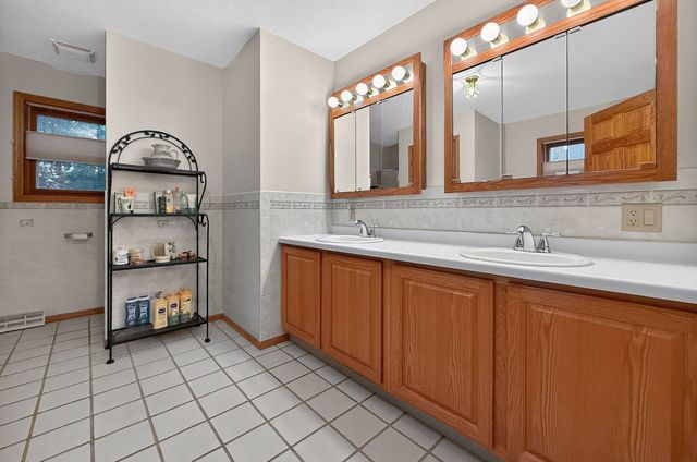 2039 Bernadette Lane, Yorkville, IL 60560