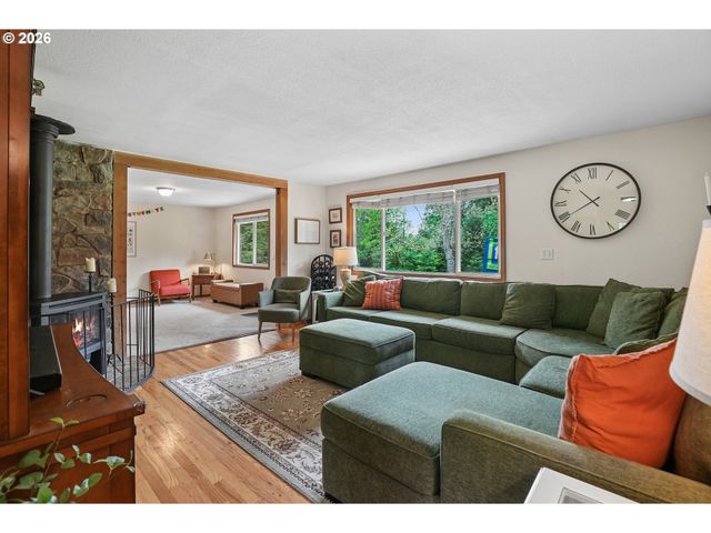 18620 S GREENVIEW Dr, Oregon City, OR 97045