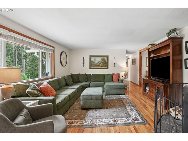 18620 S GREENVIEW Dr, Oregon City, OR 97045