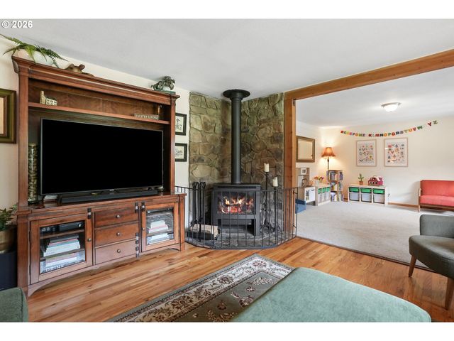 18620 S GREENVIEW Dr, Oregon City, OR 97045
