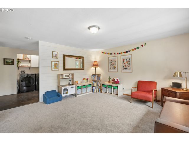 18620 S GREENVIEW Dr, Oregon City, OR 97045