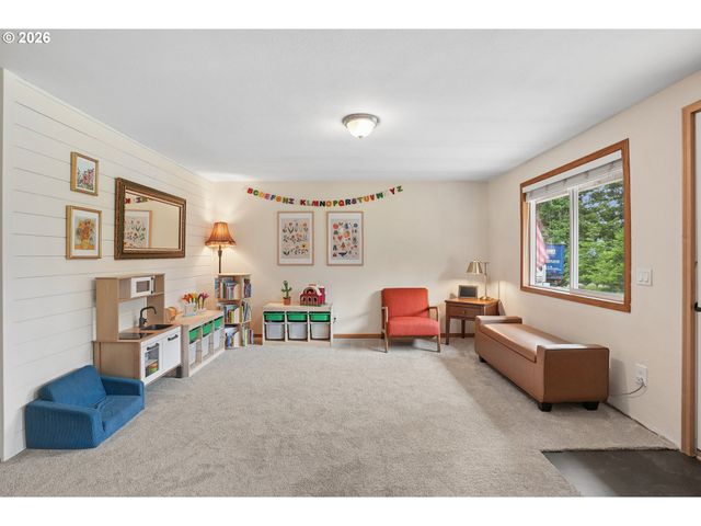 18620 S GREENVIEW Dr, Oregon City, OR 97045