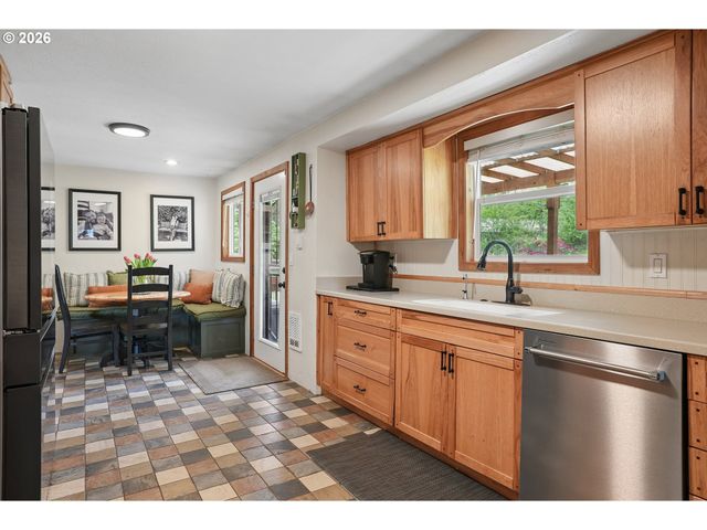 18620 S GREENVIEW Dr, Oregon City, OR 97045