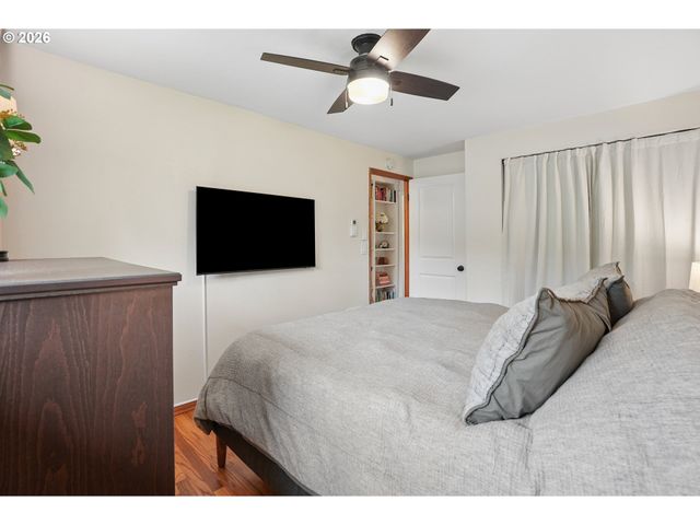 18620 S GREENVIEW Dr, Oregon City, OR 97045