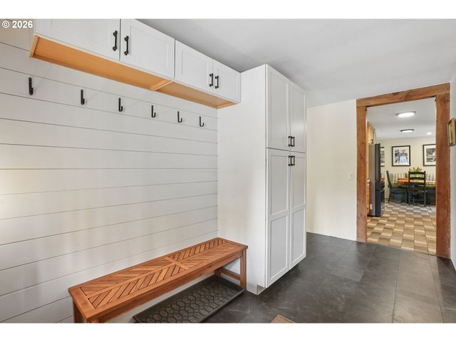 18620 S GREENVIEW Dr, Oregon City, OR 97045