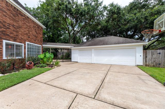 14 Sterling Court, Sugar Land, TX 77479