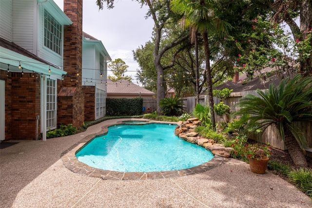 14 Sterling Court, Sugar Land, TX 77479