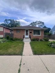 801 Indiana Avenue, Waukegan, IL 60085