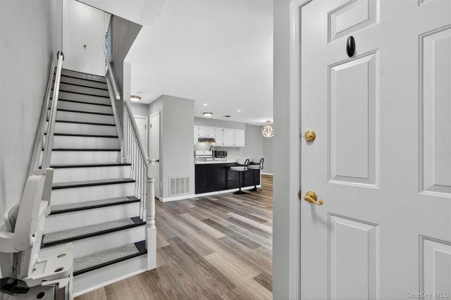 43 The Rise, Warwick, NY 10990