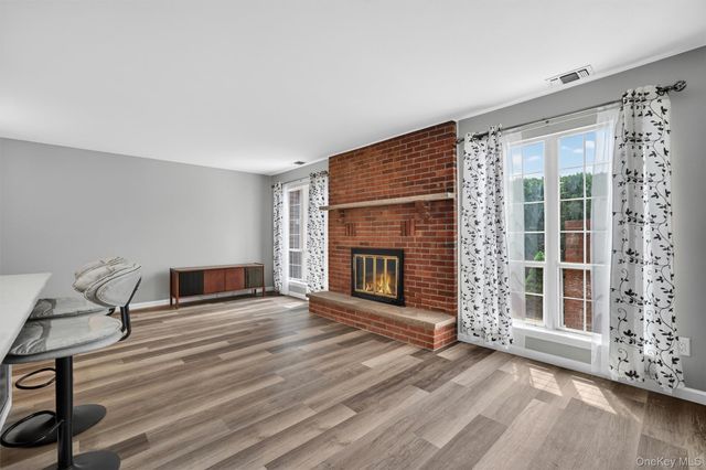 43 The Rise, Warwick, NY 10990