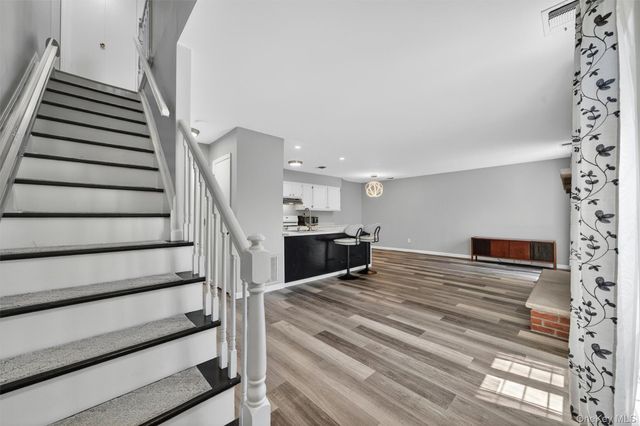 43 The Rise, Warwick, NY 10990