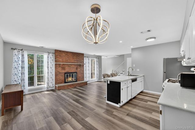 43 The Rise, Warwick, NY 10990