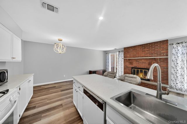 43 The Rise, Warwick, NY 10990