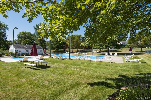 43 The Rise, Warwick, NY 10990