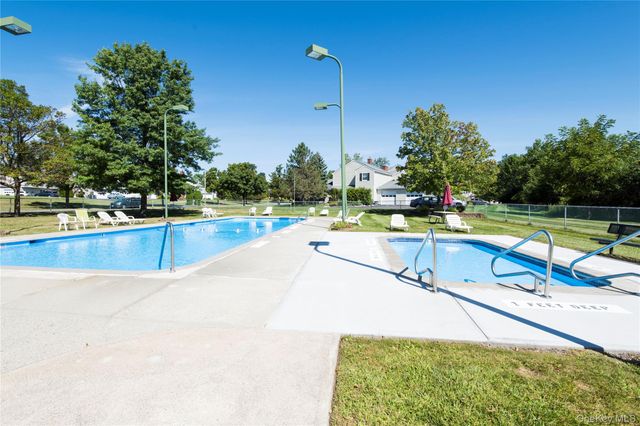 43 The Rise, Warwick, NY 10990