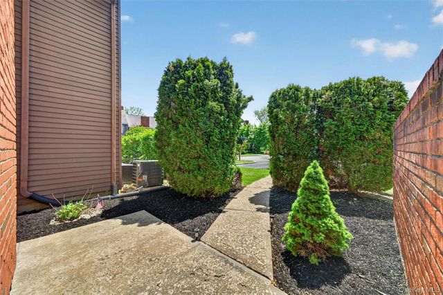 43 The Rise, Warwick, NY 10990