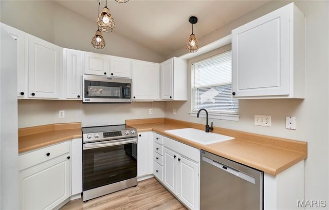 4948 Hurstborough Court, Hazelwood, MO 63042