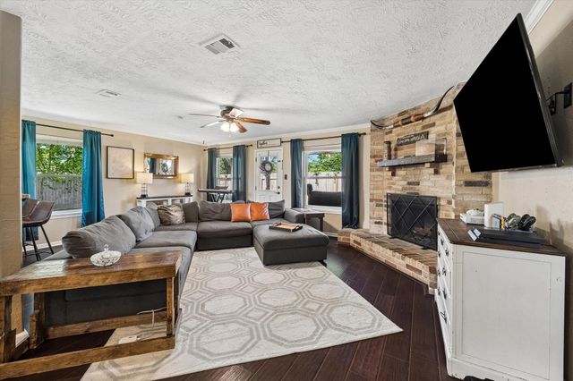 6223 Vinewood Lane, League City, TX 77573