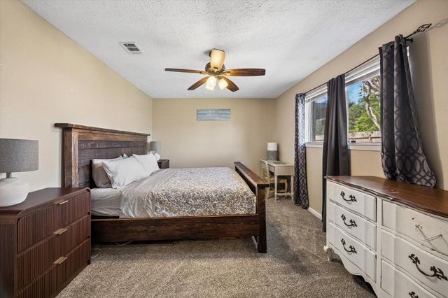 6223 Vinewood Lane, League City, TX 77573