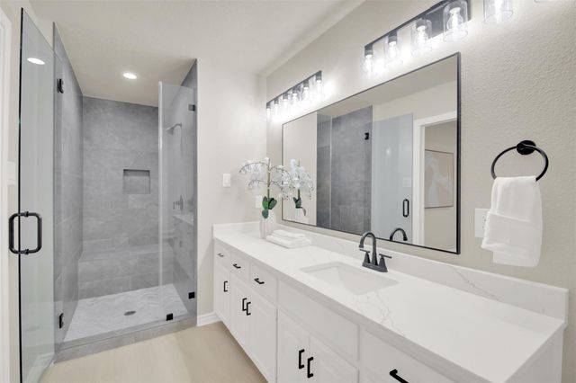 131 Meadow Valley LOOP, Jarrell, TX 76537